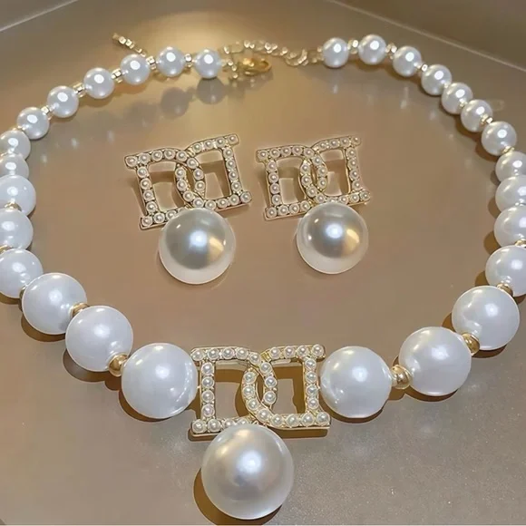 Vintage Pearl and Gold Jewelry Set - Picture 1 of 7